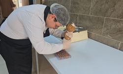 Lise Öğrencileri Hem Meslek Öğreniyor Hem Para Kazanıyor