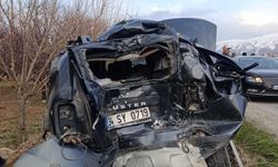 Malatya'da Kamyonla Çarpışan Otomobil Hurdaya Döndü: 1 Ölü