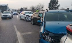 Manisa’da 4 Otomobil Çarpıştı, 7 Kişi Yaralandı