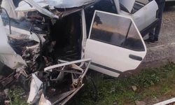 Manisa’da Otomobil ile TIR Çarpıştı: 3 Kişi Yaralandı