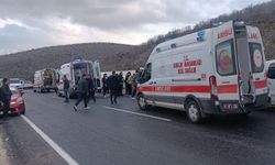 Mardin'de Kontrolden Çıkan Midibüs Devrildi: 13 Yaralı