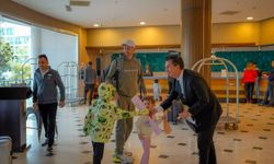 Marmaris’te Turizm Sezonu Açıldı: İlk Misafirlere Çiçekli Karşılama