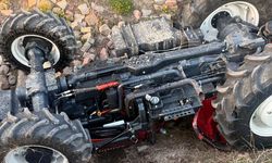 Devrilen Traktörün Altında Kalan Sürücü Kurtarılamadı