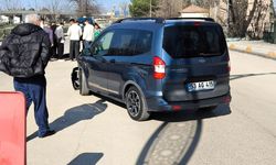 Motosiklet İle Aracın Çarpıştığı Kazada 2 Kişi Yaralandı