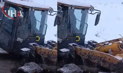 Bitlis’te İş Makinesi Köy Yolunu Açarken Çamura Saplandı