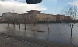 Mardin Nusaybin’de Sağanak İpekyolu’nu Sular Altında Bıraktı