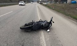 Otomobilin Çarptığı Motosiklet Sürücüsü Ağır Yaralandı