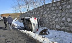 Feci Kaza: İstinat Duvarına Çarpan Otomobilde 5 Yaralı