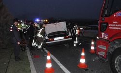 Manisa'da Otomobil Karşı Şeride Geçti, 2 Ölü, 5 Yaralı