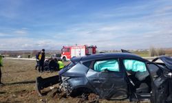 Otomobil ile Hafif Ticari Araç Çarpıştı 1’i Çocuk 6 Yaralı