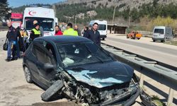 Amasya'da Kamyonetle Otomobil Çarpıştı: 3 Yaralı