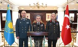 Orgeneral Bayraktaroğlu Kazak Komutanı Karşıladı