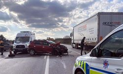 Park Halindeki TIR'a Çarptı: Yaralı Sürücü Hastaneye Kaldırıldı