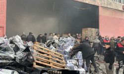 Şanlıurfa’da Yanıcı Maddelerin Bulunduğu Depoda Yangın Çıktı