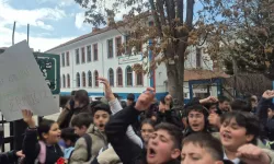Mimar Kemal Ortaokulu Hakkındaki Kapatma Kararı Protestoyla Karşılandı