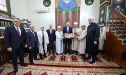 Numan Kurtulmuş, Bükreş Merkez Camii’ni Ziyaret Etti