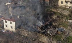 Tosya'da Samanlık Yangını İtfaiye Ekiplerince Söndürüldü