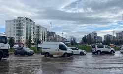 Diyarbakır’da Sağanak Sele Yol Açtı Köprü Su Altında Kaldı