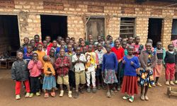 İzmir'de Yaşayan Ekonomist Uganda’da Kütüphane Kurdu: Yetimlere Umut Oldu