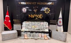 Van'da Çekici Ve Dorsesinde 68 kilo 500 Gram Yasaklı Madde Ele Geçirildi