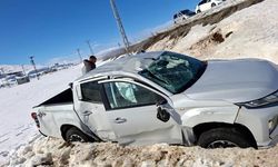 Van'da Kontrolden Çıkan Kamyonet Şarampole Düştü: 3 Yaralı