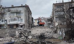 Yıkım Sırasında Bitişik Dairenin Duvarı Yıkıldı