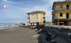 Boşaltılan Villalarda Korkutan Görüntü: Villa Yan Yattı