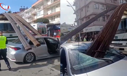 İnşaat Demirleri Otomobile Ok Gibi Saplandı