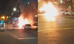 Beşiktaş'ta Park Halindeki Elektrikli Otomobil Alev Topuna Döndü