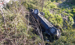 Ordu’da Trafik Kazası: Kontrolden Çıkan Araç Şarampole Devrildi