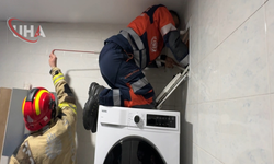 İstanbul Avcılar'da Havalandırma Boşluğuna Düşen Kuşları İtfaiye Kurtardı