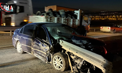 Kayseri'de Otomobilin Bariyerlere Saplandığı Kazada Sürücü Ağır Yaralandı