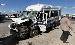 Kayseri'de İşçileri Taşıyan Servis ile Kamyon Çarpıştı: 8 Yaralı