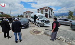 Tokat'ta Okul Servisi Otomobille Çarpıştı: 10 Öğrenci Yaralandı