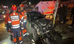 Avcılar'da İki Otomobil Kafa Kafaya Çarpıştı: 4 Kişi Yaralandı