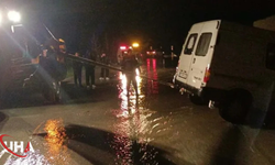 Çanakkale’de Sağanak Hayatı Felç Etti: Cadde Ve Sokaklar Göle Döndü