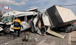 Kırmızı Işıkta Facianın Eşiğinden Dönüldü: 5 Kişi Yaralandı