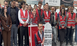 Konya'da CHP İl Binası Önünde 'Mezar Taşlı' Protesto