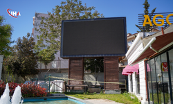 Parktaki LED Ekranın Ayağında Cansız Erkek Bedeni Bulundu