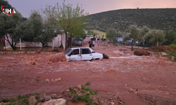 Adana’da Sel Felaketi: 1 Kişi Akıntıya Kapılarak Kayboldu