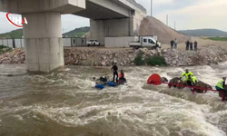 Bursa'da Akıntıya Kapılan Traktör Devrildi: 10 İşçi Kurtarıldı