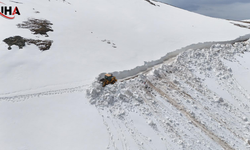 Ordu’da Baharda Kış Manzarası: 4 Metrelik Kar Temizleniyor