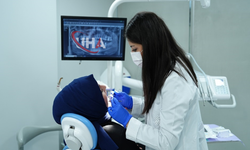 Uzmanlar Uyardı: Kontrolsüz Beyazlatıcılar Dişe Zarar Veriyor