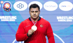 Bakan Bak, Rıza Kayaalp'i Tebrik Etti