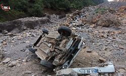 Gaziantep'te Otomobil Metrelerce Yükseklikten Dereye Uçtu