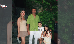 Cenk Tosun’dan Eşine Anlamlı Jest