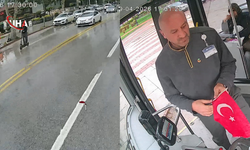 Malatya'da Otobüs Şoförü Yola Düşen Türk Bayrağı’nı Yerde Bırakmadı