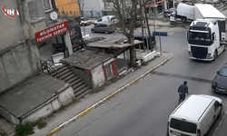 İstanbul Beylikdüzü'nde El Freni Unutulan TIR Minibüse Çarptı