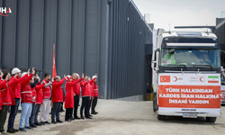 Türk Kızılay'ı, İran'a 4 TIR Dolusu Malzeme Gönderiyor
