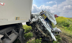 Adana'da TIR İle Çarpışan Otomobilin Sürücüsü Hayatını Kaybetti